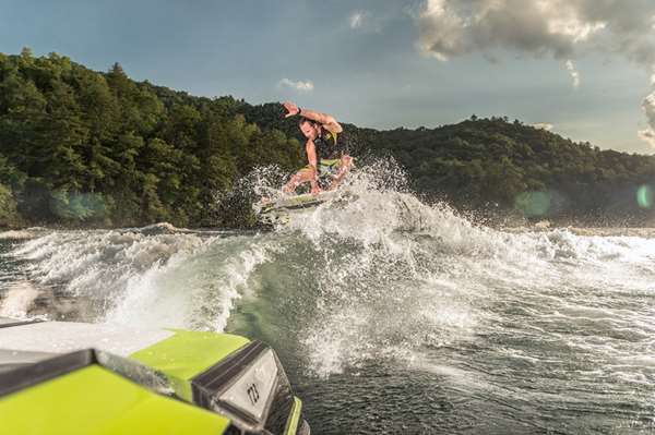 2016-T23_wakesurf-rider3_lowres